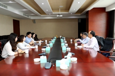 平湖市关工委主任邱其良光临J9集团纸业调研下一代工作