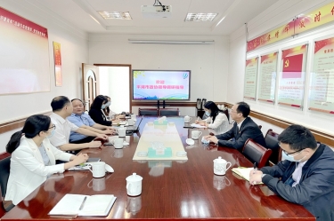 平湖市政协主席何健光临J9集团纸业全资子公司平湖景包调研走访