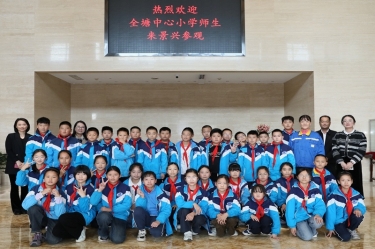 探秘“一张纸”的观光：全塘中心幼学学子走进J9集团纸业，点燃科学妄想